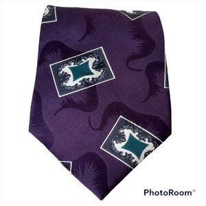 𝅺VINTAGE Purple HALSTON 100% Italian Silk Tie
